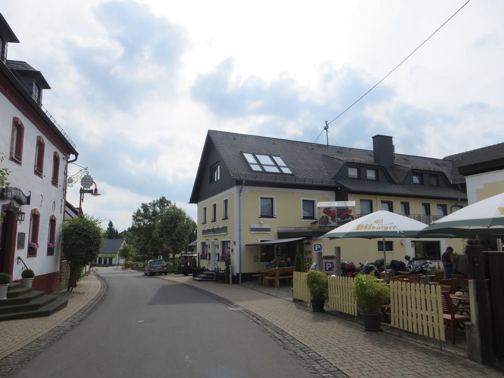 Hotel & Restaurant Huellen Barweiler Экстерьер фото