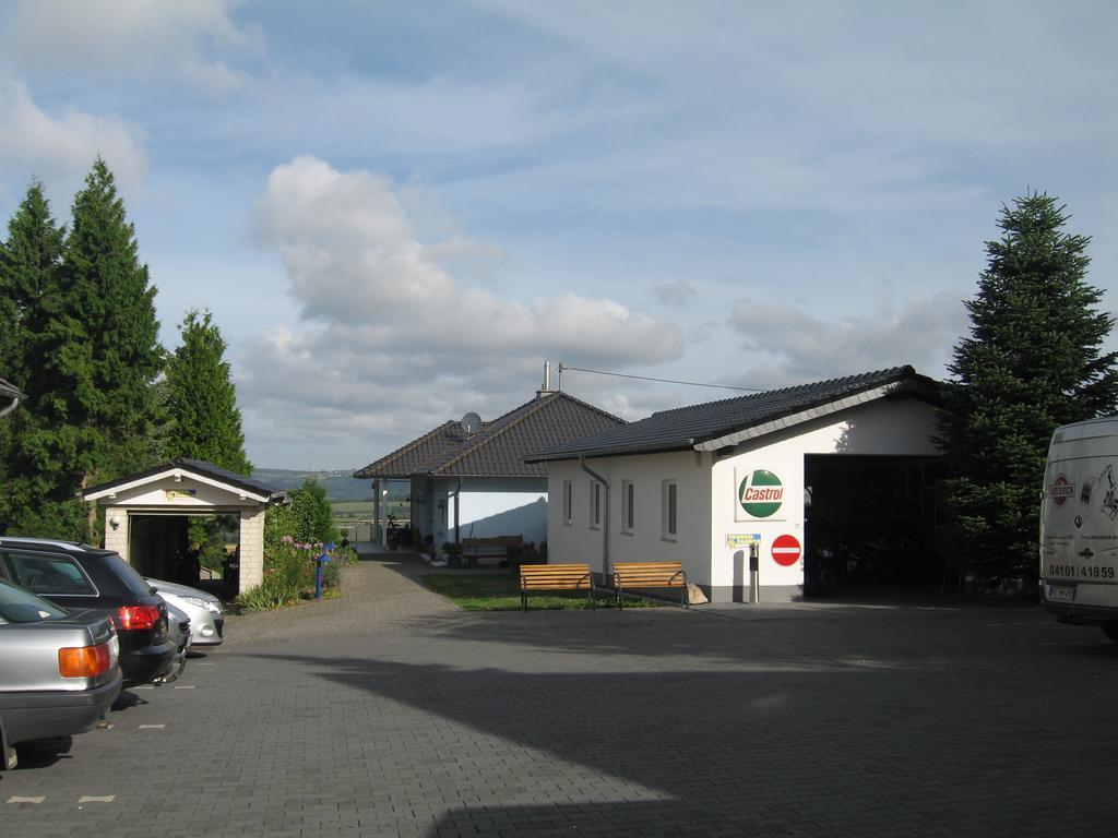 Hotel & Restaurant Huellen Barweiler Экстерьер фото