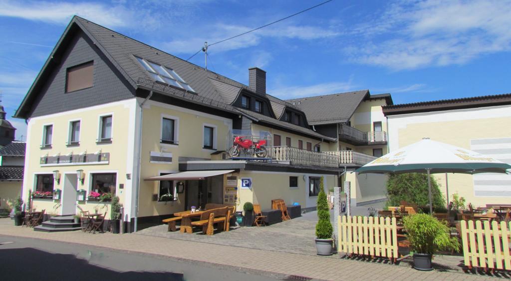 Hotel & Restaurant Huellen Barweiler Экстерьер фото