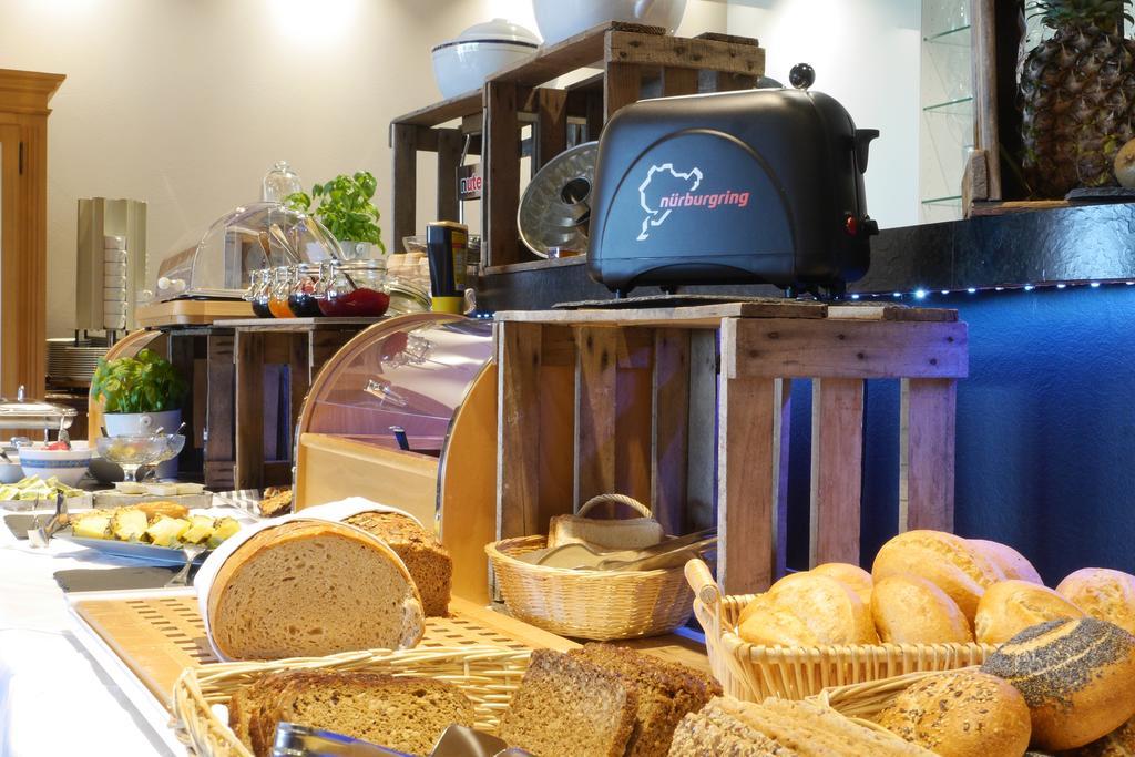 Hotel & Restaurant Huellen Barweiler Экстерьер фото